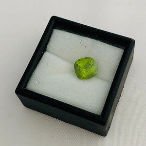 Peridot - loose stone 9mm 3.15c